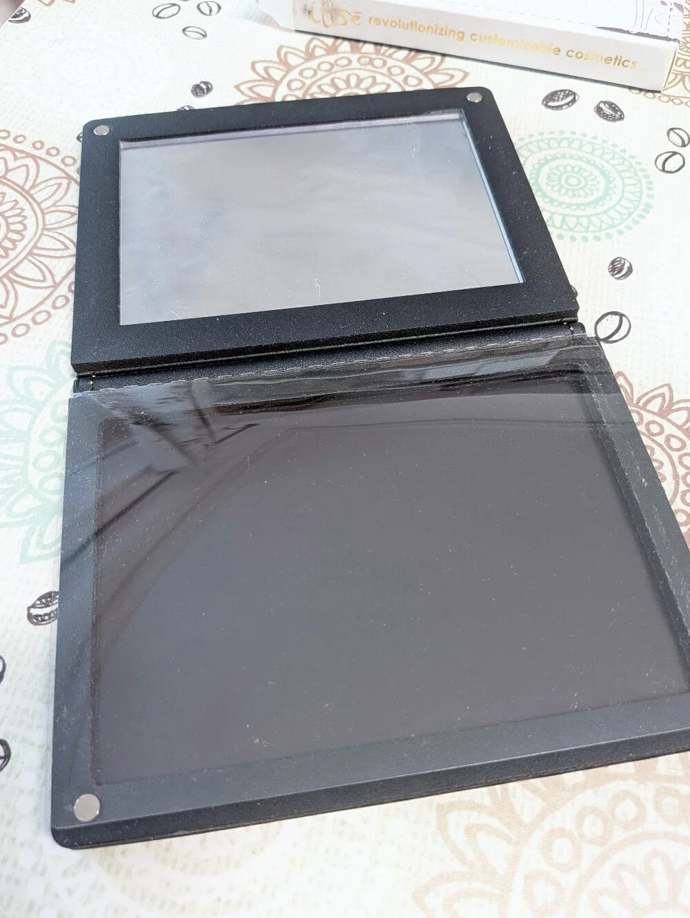 Ittse The Palette Empty Magnetic Eyeshadow Palette